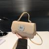 Bolso de mano informal de moda, novedad de verano 2024, bonito y sencillo bolso de hombro para desplazamientos, pequeño y fresco bolso cruzado cuadrado pequeño.