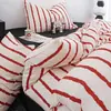 Conjunto de cama popular de quatro peças com lençol e capa de edredom, macio e amigo da pele, adequado para dormitórios estudantis e quartos, conjunto de três peças para todas as estações