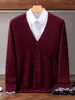 Suéter de cachemira con cuello en V para hombre, estilo urbano simple, adecuado para papás, se usa como prenda exterior, suéter de punto cálido, cárdigan ligero de cachemira de lujo