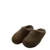 Pantuflas peludas estilo chino para usar en exteriores, nueva colección de invierno 2026, de suela gruesa, versátiles, forradas de felpa para abrigar, diseño sin cordones y con punta cerrada.
