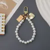 Colgante de Figura Cuadrada Amor Vintage Lanyard para Teléfono Móvil Cadena de Mano Perla Estilo Pequeño Fragante Estilo INS para Mujer Antiperdida