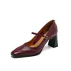 Sapatos Mary Jane Estilo Retrô Francês em Pele de Ovelha para Mulheres, Bico Quadrado, Tira Única, Salto Bloco Vinho, Salto Alto Branco para o Trabalho