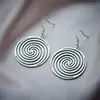 Moda europea y americana diseño de nicho acero inoxidable chapado en oro círculo colgante joyería aretes todo partido sin decoloración joyería