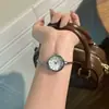 Reloj pulsera de perlas vintage para mujer, lujo ligero, exquisito, simple, elegante, versátil, reloj de cuarzo, accesorio para la mano