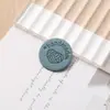 Etiqueta Redonda de Cuero Inglés de 25 mm Adhesivo de Tela Hecho a Mano Amor Pegatina para Bufanda Bolso Sombrero Costura Marca Universal