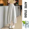 Pantalones grises cropped de estilo linterna para mujer petite, nuevo estilo primavera y otoño, con un look relajado y chic, caracterizados por un diseño de pierna ancha y una estética inspirada en Corea.