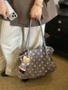 Bolsa transfronteiriça de camurça com poá para mulheres, nova bolsa de ombro vintage de outono 2026, bolsa de mão tote grande capacidade para o dia a dia