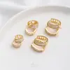 Aretes Redondos de Zirconia Microincrustada Rellenos de Oro de 14K que Conservan el Color Aretes Ovalados en Forma de U Aretes de Lujo Accesible Dorados