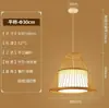 Sala de estar de villa, lustre com pé direito alto, escada de dois andares, apartamento tipo loft, sala de jantar com pé direito alto, escada estilo madeira, iluminação de arte em madeira
