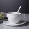 Juego de Taza y Platillo de Café de Cerámica para Pareja Blanco Puro Estilo Europeo Relieve Taza para Té de la Tarde Taza para Agua de Hogar Cuchara y Platillo
