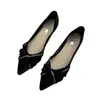 Sapatos slip-on estilo francês, estilo delicado, sapatos femininos de bico fino com sola macia, 06 outono novo sapatos de decote baixo, sapatos baixos