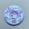 Barra de Fundo Sanrio Broche Kulomi Broche Merlot Broche Cão Yugui Cão Pudim Cão Happa 58mm