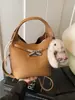 Bolsas de Mano Simples y Versátiles de Otoño e Invierno Nuevas Transfronterizas Bolso Tote Pequeño Nuevo 2025 Bolso Cubo de Gran Capacidad Bolso de Viaje