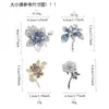 Broche Floral de Lujo Ligero con Diamantes Completos para Mujer Pin de Solapa para Traje de Gama Alta Accesorio para Vestido de Noche Temperamento Elegante Nuevo Transfronterizo