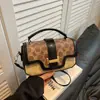 Bolsa de Mão Quadrada Pequena de Luxo Leve Estilo Francês Tendência deste Ano para Mulheres, Nova Cor de Moda Primavera 2026 Bolsa de Ombro e Transversal Color Block