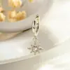 Café Dorado Diseño Exquisito Circonita Micro-Pavimentada Girasol Aguja Recta Aretes para Perforación de Oreja Hebilla de Oreja Aretes de Perforación Hensen