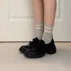 Mocassins retrô de couro macio com laço e sola grossa para mulheres, novidade outono 2026, slip-on, salto grosso, estilo britânico, sapatos de couro