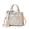 Bolso de mano bordado de mariposas estilo chino con cierre de metal y pañuelo de seda, venta directa del fabricante, diseño de nicho popular