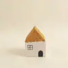 Talla de madera cultural y turística de puesto callejero y mercado nocturno libremente combinable: casas pequeñas, árboles pequeños, cabañas de madera pequeñas, adornos hechos a mano con temática de sanación