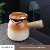 Preparación de té sobre el fuego, Olla de leche, Preparación de té al aire libre, Tetera con asa lateral, Estufa de carbón, Preparación de té en invierno, Hervir agua, Fuego de carbón