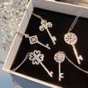 Colar Chave de Diamante Vazado de Zircônia Europeu e Americano Design da Moda Ins Corrente de Lã Sentido de Luxo Leve Sentido de Alto Padrão Colar para Mulheres