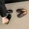 Zapatos de estilo coreano de nicho con separación de dedos tipo pezuña de cerdo para mujer, nuevos de verano 2026, versátiles, sin cordones, de punta cerrada, pantuflas perezosas
