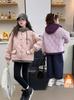 Jaqueta de Fleece para Meninas Outono e Inverno 2025 Novo Estilo Jaqueta Infantil Acolchoada de Algodão de Inverno Tops Duas Peças Falsas para Meninas