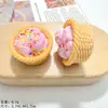 Juguete de Comida Realista 3D Marco de Pan con Glaseado Accesorios de Resina Pegamento de Crema Adornos para Accesorios de Cabello DIY Colgante de Bolsa Ciega Decoración