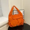 Bolsa tote casual estilo coreano con cierre de broche de presión tipo tapa abatible, con un ambiente relajado, plisado, simple y casual, adecuada para parejas, para ir al trabajo, bolso de hombro