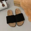 Elegantes sandalias de mujer sin cordones para otoño e invierno 2026, zapatillas peludas de suela gruesa para uso en exteriores, zapatillas casuales retro versátiles de punta abierta