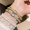 Pulsera Exquisita Versátil de Zirconia Cúbica Completa Transfronteriza Europea y Americana Diseño Simple Pulsera de Zirconia Nicho de Alto Grado Temperamento Joyería de Mano para Mujeres