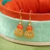 Pendientes Yuebao de plata de ley S925 bañados en oro con diseño de calabaza Fulu de estilo nacional rojo agua y rojo del sur, con ganchos huecos para las orejas.