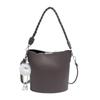 Bolsa Balde Axilar de Design Nicho para Mulheres Primavera e Verão Nova Moda Popular Bolsa Transversal Popular Bolsa de Ombro Popular para Pendulares para Mulheres