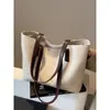 Bolsa casual grande com blocos de cor para mulheres, nova coleção primavera/verão 2026, bolsa de ombro estilosa com toque de alta qualidade, adequada para o trajeto diário