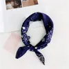 Lenço Quadrado Pequeno de Mola 50cm Estampa Coreana Tendência Elegante para Uso Profissional Lenço Pequeno Decorativo Moda Estampado Pequeno Lenço de Seda