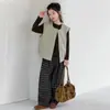 Conjunto de três peças casual de outono para meninas, incluindo colete, blusa de manga comprida e calça xadrez de perna larga