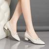 Zapatos de una sola capa para mujer, tacón grueso, primavera y otoño 2023, nuevos zapatos pequeños de cuero para mujer, zapatos de trabajo de estilo coreano puntiagudos, zapatos de cuero de charol con boca baja