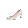 Tacones Altos Cuadrados con Hebilla de Pedrería Estilo Rv Modelo Nuevo 2026 Zapatos de Tacón Alto de Boca Baja Charol Zapatos para Citas Banquetes Dama de Honor Zapatos de Oficina