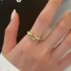 Nuevo anillo de hebilla de herradura retorcida estilo francés para mujer, diseño de nicho ins, adornado con diamantes, anillo de dedo índice abierto de moda