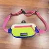 2025 Nova Pequena Bolsa Transversal Color Block Colorida Esportiva de Cintura Bolsa para Exterior Unissex Versátil Bolsa para Corrida