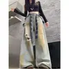 Cortina de encaje para trasero de danza jazz con cinturón a cuadros combinada con jeans, accesorio de cortina para trasero superpuesto con una minifalda y decoración de pañuelo triangular