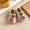 Zapatos bajos retro de noche estilo francés, combinados con una falda, bailarinas, zapatos de punta fina y Mary Janes florales