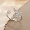 Colección de Anillos de Latón Plateado con Circonita de Moda Más Vendidos, Anillos de Plata de Lujo Ligero Transfronterizos, Versátiles para el Uso Diario