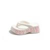 Chanclas de tacón alto con plataforma gruesa para mujer con letras de alto valor de color para mujer 2025 nuevo estilo pantuflas antiolor para pisar excrementos