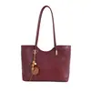 Bolsa tote estilo retro de gran capacidad para mujer, nueva colección otoño/invierno 2026, adecuada para el trabajo y los desplazamientos, bolso de hombro con un aspecto sofisticado, y se puede llevar debajo del brazo.