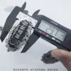 Detrás del avión se puede fijar con adhesivos para que los fabricantes hagan todo tipo de accesorios para el hogar, letreros, bolsos suaves, letreros metálicos