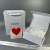 Caja de Regalo del Día de San Valentín Chino con Tapa Magnética abatible, Lápiz Labial, Perfume, Base Cushion, Empaque de Maquillaje Estampado en Oro, Caja de Set de Regalo y Bolsa de Regalo de Mano