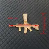 Colgante con Forma de Pistola AK47 Full Diamante Estilo Hip-Hop Europeo y Americano Accesorios Mecánicos y de Lujo para la Moda Masculina de Moda.