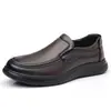 Sapatos casuais de couro para homens, com sola macia e duráveis, sapatos de couro masculinos para negócios, estilo slip-on, respiráveis e leves, sapatos de pai, disponíveis para dropshipping