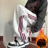 Pantalones deportivos grises de tres rayas estilo americano para hombre, otoño e invierno, forrados de felpa, engrosados, holgados, de pierna recta, pantalones largos casuales deportivos para adolescentes